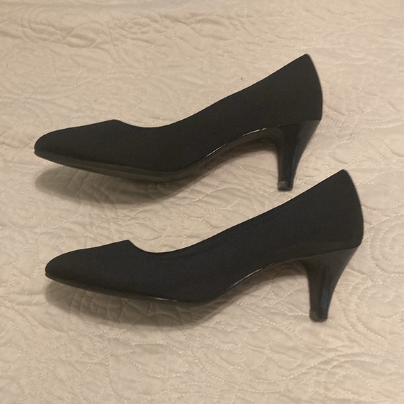 Coach and Four Navy Satin with Patent Leather Heels, Size 10 - Picture 3 of 13